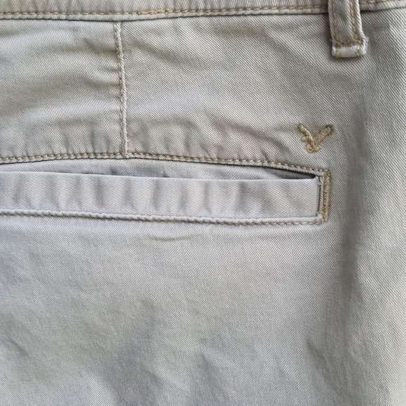 American Eagle Khaki Bermuda Shorts size 14 - Picture 7 of 9